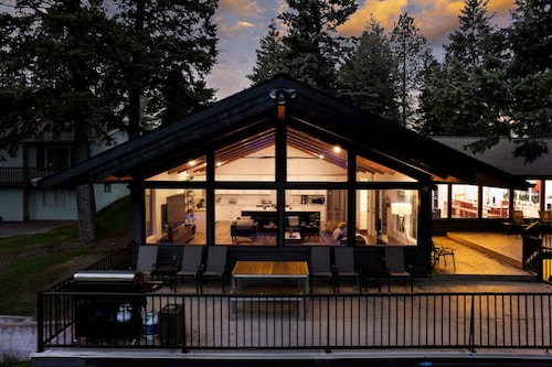 Glacier Estate - Scenic Mountain & River Views!