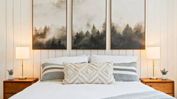 6 Schlafzimmer, Schreibtisch, Bügeleisen/Bügelbrett, Reisekinderbett