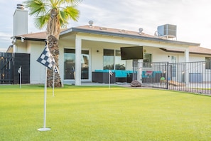 Exterior - THE VIBEHOUSE - HEATED SALTWATER POOL! (Mesa)