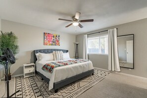 4 habitaciones, tabla de planchar con plancha y cuna de viaje 