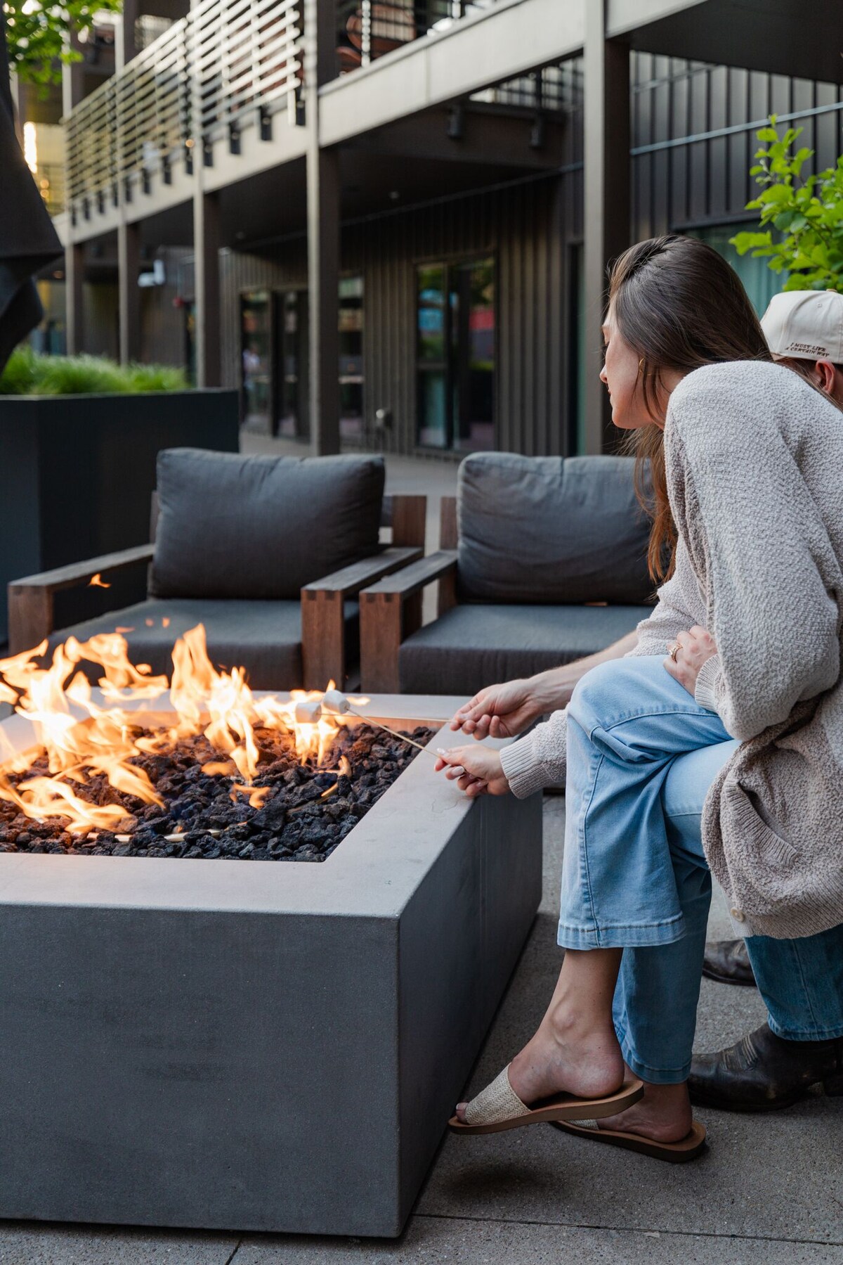 Football & Broadway-Enjoy the FirePit & Cabanas-The Pool is Open & Heated!