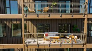 Property grounds - Walkable Group Condo with Pool (Nashville)