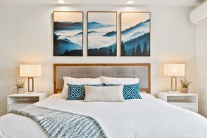 6 bedrooms, desk, iron/ironing board, travel crib