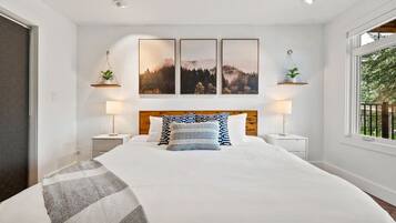 6 Schlafzimmer, Schreibtisch, Bügeleisen/Bügelbrett, Reisekinderbett