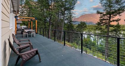 Glacier Escape - Panoramic Mountain & River Views!