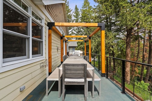 Glacier Escape - Panoramic Mountain & River Views!