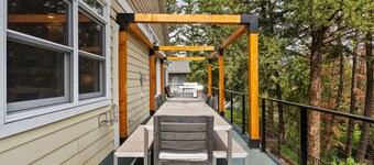 Glacier Escape - Panoramic Mountain & River Views!