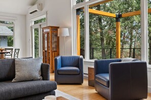 Télévision, cheminée