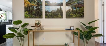 Glacier Getaway! Huge Home! Sleeps 14!