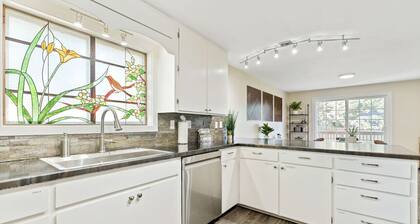 Glacier Getaway! Huge Home! Sleeps 14!