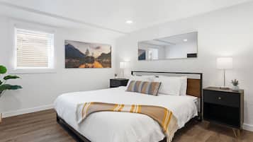 6 Schlafzimmer, Schreibtisch, Bügeleisen/Bügelbrett, Reisekinderbett