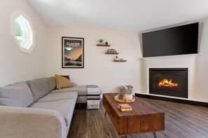 Televisión y chimenea 