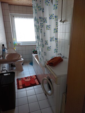 Toallas, jabón y papel higiénico