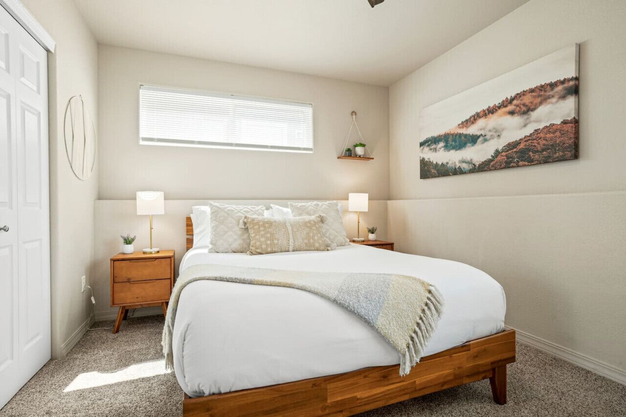 5 Schlafzimmer, Schreibtisch, Bügeleisen/Bügelbrett, Reisekinderbett