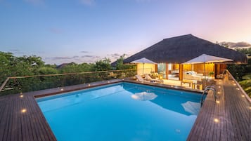 2 piscinas externas