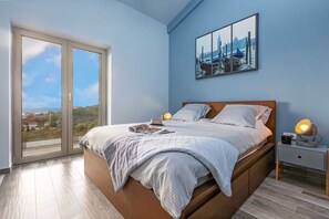 3 soverom, strykejern/-brett, reiseseng for barn og wi-fi (inkludert)