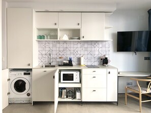 Fridge, microwave, stovetop, coffee/tea maker