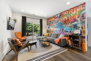 Smart TV, books, music library, computer monitors - Vibrant East Nash Condo Retreat (Nashville)