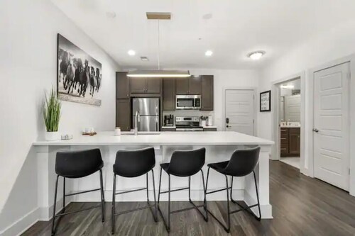 Vibrant East Nash Condo Retreat