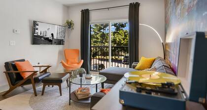 Quiet & Cozy but Still Fun-Free Parking & Pet Friendly! Book Now for Fall!