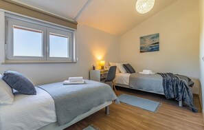 3 bedrooms, in-room safe, iron/ironing board, travel crib - Gorgeous home in Krsan (Krsan)