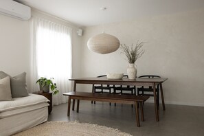 Interior - Kayu Casa -Stylish 1-Bedroom Apartment with Beautifully Curated Decor, Bright Open Living, Steps from Mount Maunganui’s Cafes and Shops (Mount Maunganui)