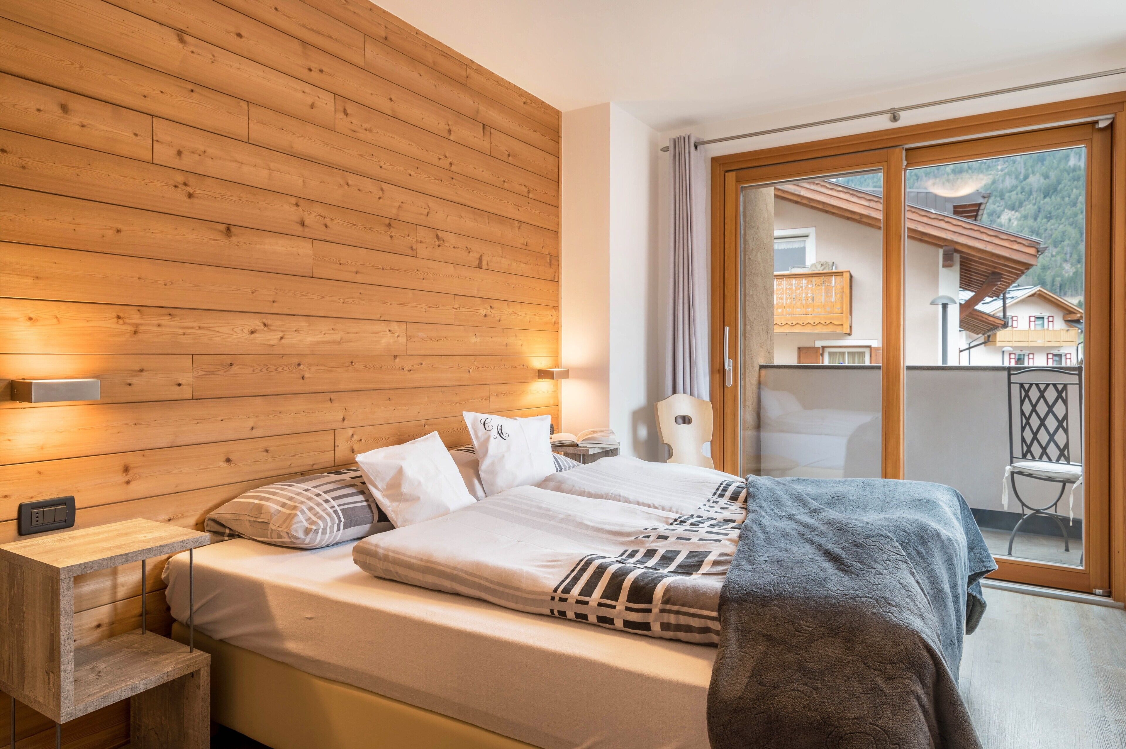 3 slaapkamers, een strijkplank/strijkijzer, gratis wifi, beddengoed