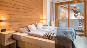 3 slaapkamers, een strijkplank/strijkijzer, gratis wifi, beddengoed