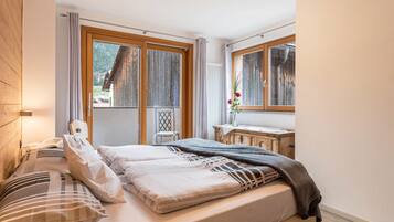 3 slaapkamers, een strijkplank/strijkijzer, gratis wifi, beddengoed