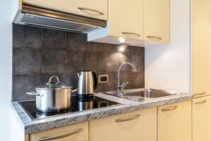 Fridge, oven, stovetop, dishwasher - Apartment 'Ciasa Majonade Pozza Di Fassa Tipo1' with Mountain View, Private Terrace and Wi-Fi (Pozza di Fassa)