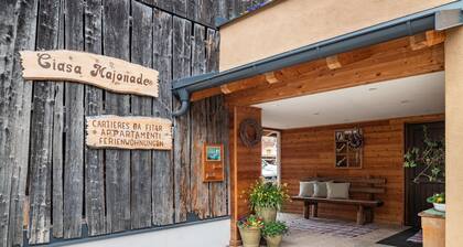 Ferienwohnung 'Ciasa Majonade Pozza Di Fassa Tipo1' mit Bergblick, privater Terrasse und WLAN