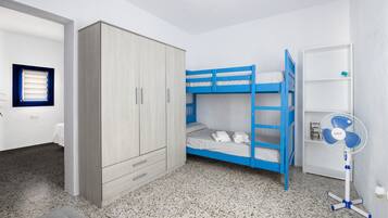 3 bedrooms, iron/ironing board, free WiFi, bed sheets