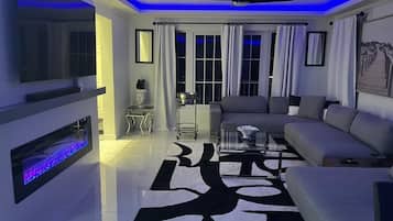 Smart-tv en een open haard