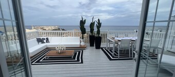 Modern Luxury TH, 24 Hrs Sec Gated Comm, PVT Beach, Pool, Ocean Front, WI-FI, AC