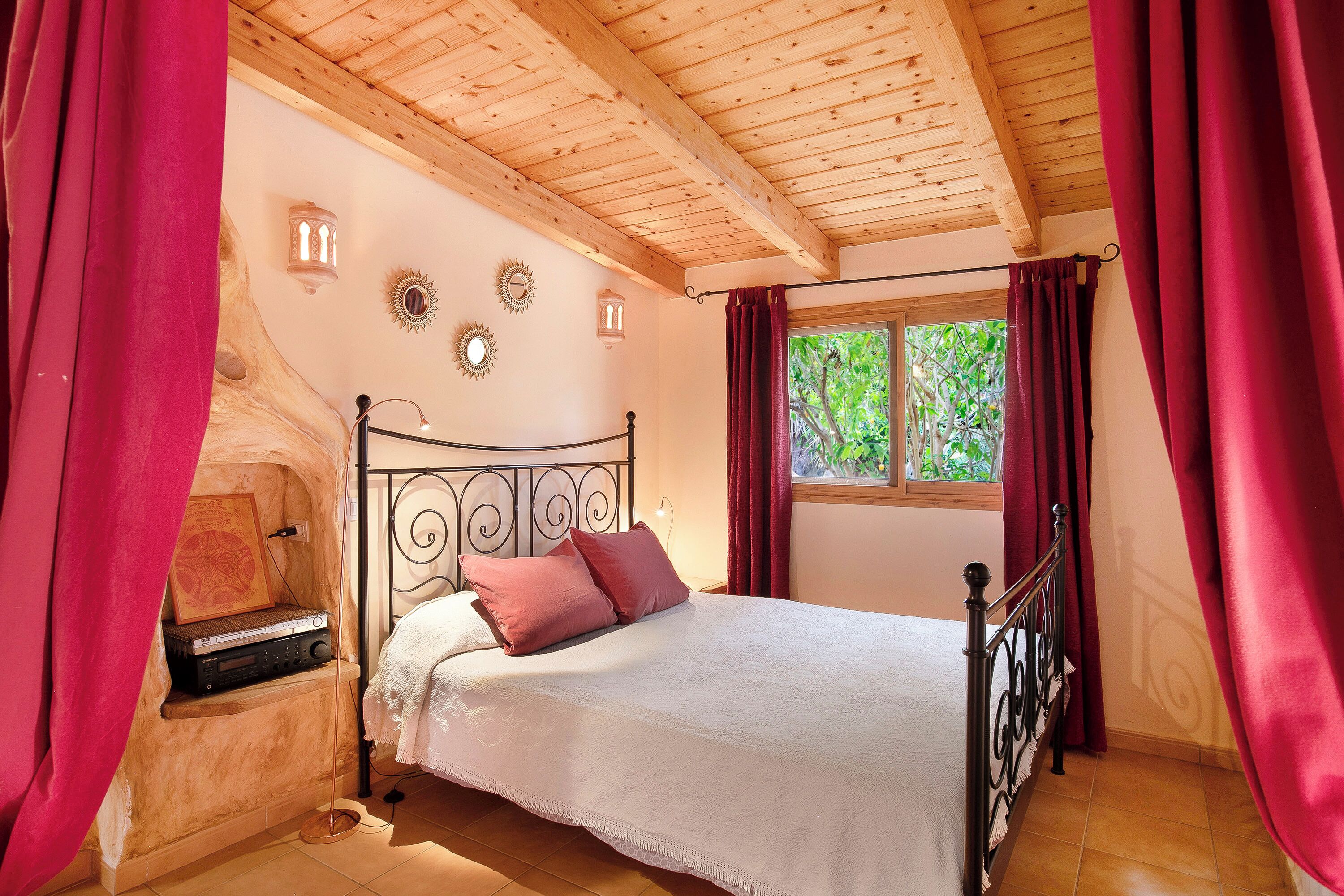 1 chambre, fer et planche à repasser, Wi-Fi gratuit, draps fournis