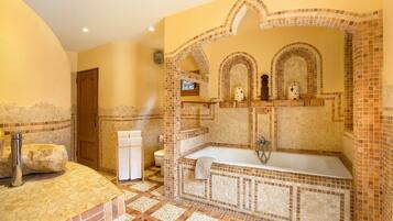 Bruser, hårtørrer, håndklæder