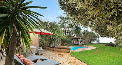 Vacation Home "Casa Anakena" with Sea View & Wi-Fi