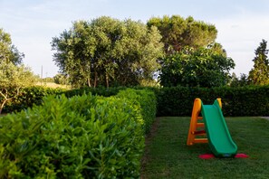 Children’s area - Apartment "Casa Dante" with hills and Monte Argentario view, 2 Private Terraces & Wi-Fi (Orbetello)
