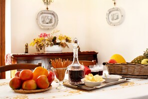 Dining - Apartment "Casa Dante" with hills and Monte Argentario view, 2 Private Terraces & Wi-Fi (Orbetello)