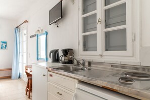 Frigorifero, piano cottura, macchina per tè/caffè, bollitore elettrico