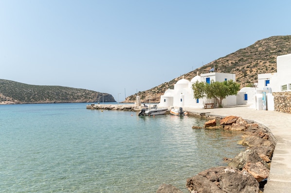 Una spiaggia nelle vicinanze