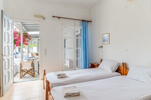 1 bedroom, free WiFi, bed sheets - Studio Apartment 'Sifnos  4' with Sea View, Wi-Fi and Air Conditioning (Sifnos)