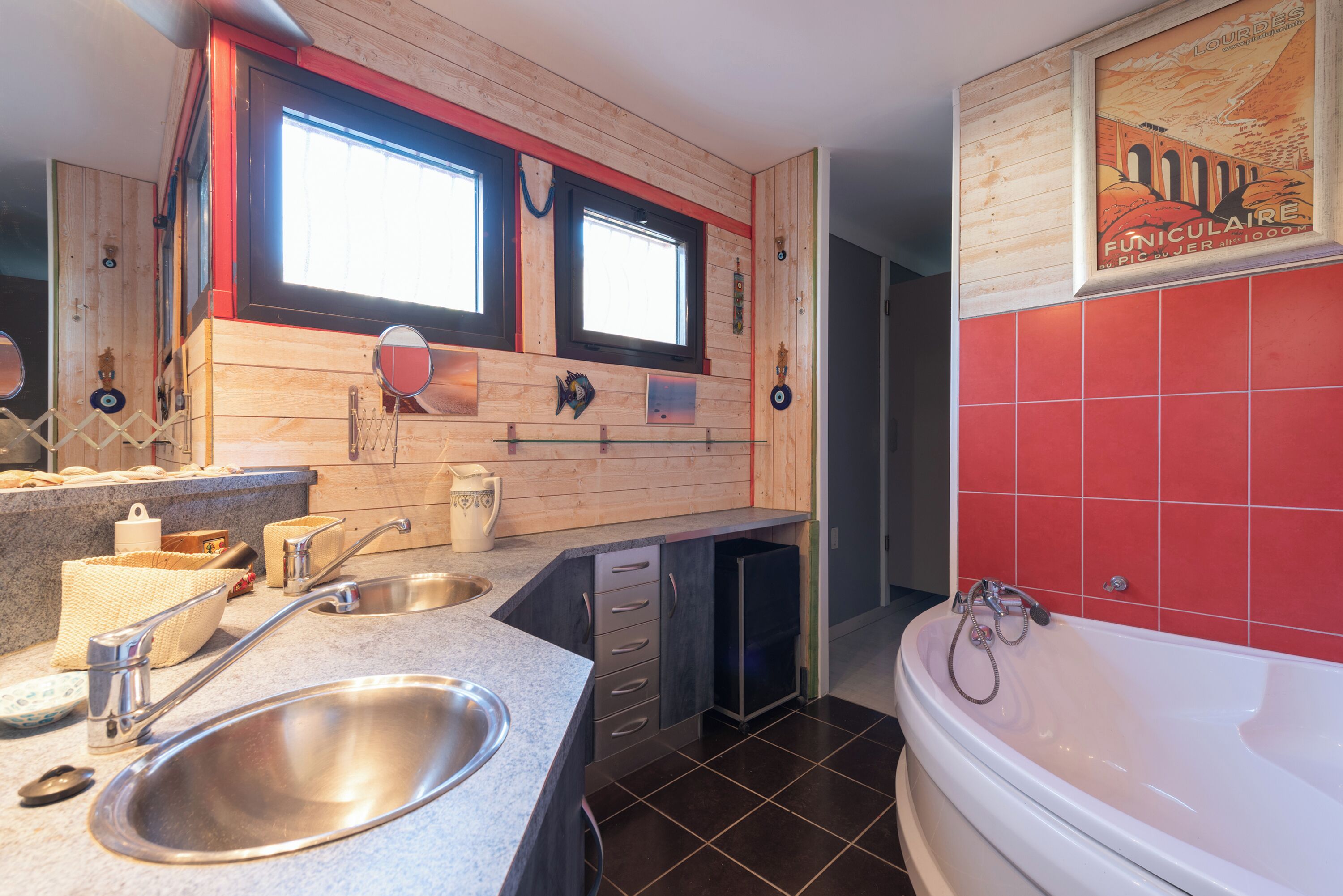 Ducha, secador de pelo, toallas