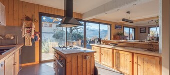 Maison Paul, on the Hill in the Pyrenees with Mountain View, Private Terrace and Wi-Fi