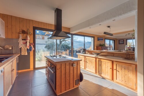 Maison Paul – Villa sur la Colline aux Pyrénées Vue montagne, terrasse privée, Wi-Fi haut débit