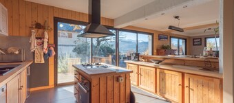 Maison Paul – Villa on the Hill in the Pyrenees Mountain View, Private Terrace, High-Speed Wi-Fi