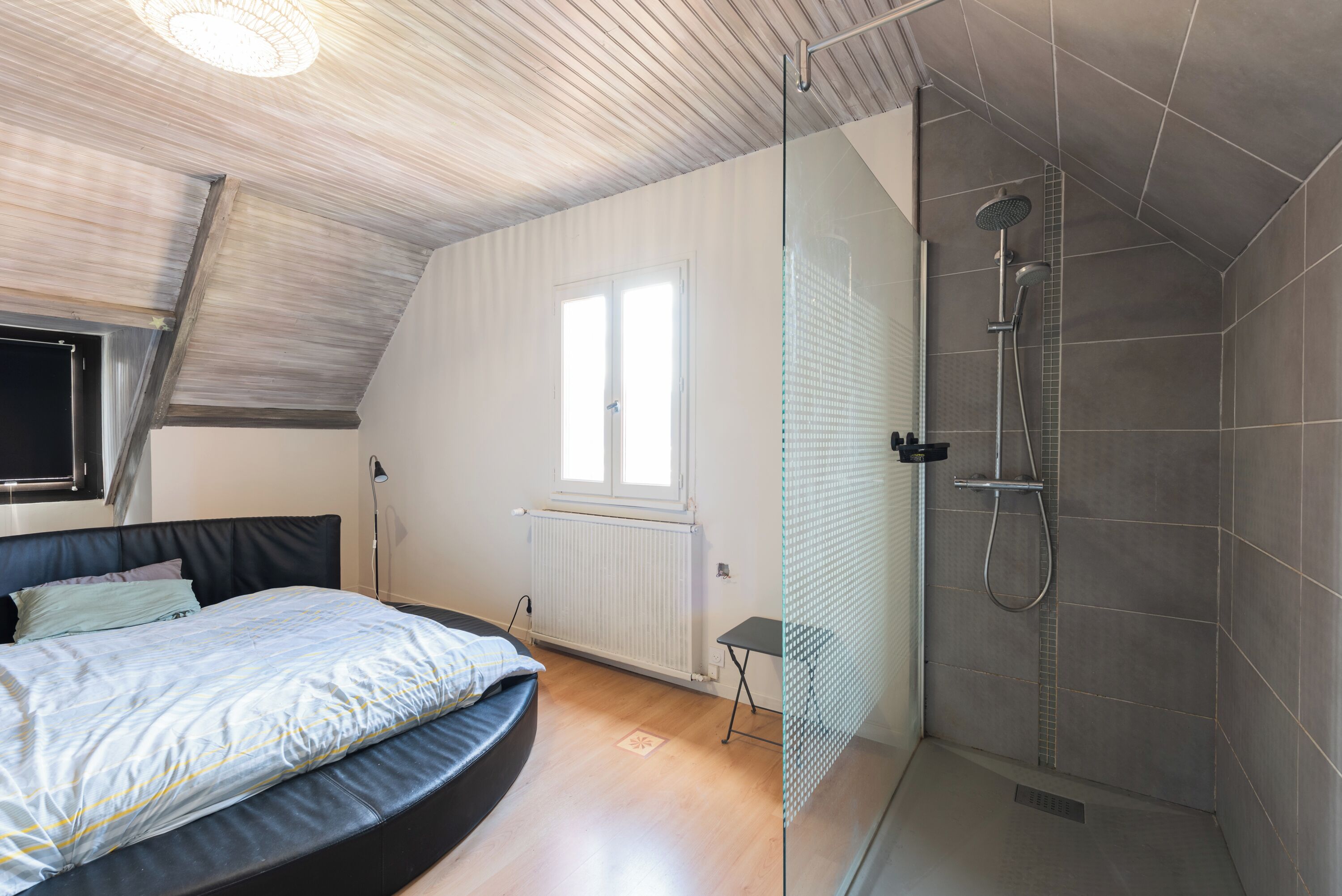 3 dormitorios, tabla de planchar con plancha, wifi gratis y ropa de cama