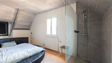 3 dormitorios, tabla de planchar con plancha, wifi gratis y ropa de cama