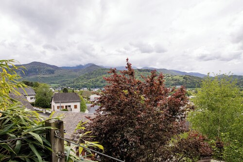 Apartment 'Studio avec Jardin à Bagneres' with Mountain View, Private Terrace and Wi-Fi