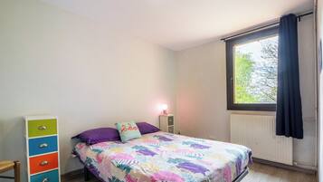 1 bedroom, iron/ironing board, free WiFi, bed sheets